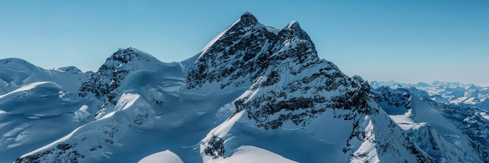 des sommets symbolise la gestion de patrimoine par Alpina Patrimoine